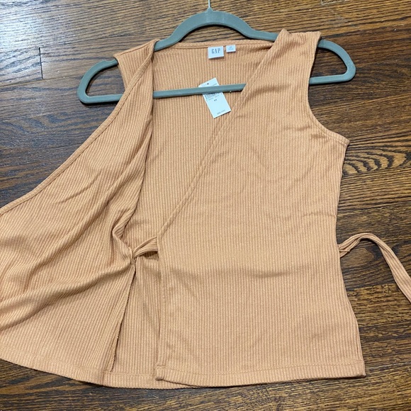 SOFTSPUN FITTED WRAP TOP - GAP - Picture 4 of 6